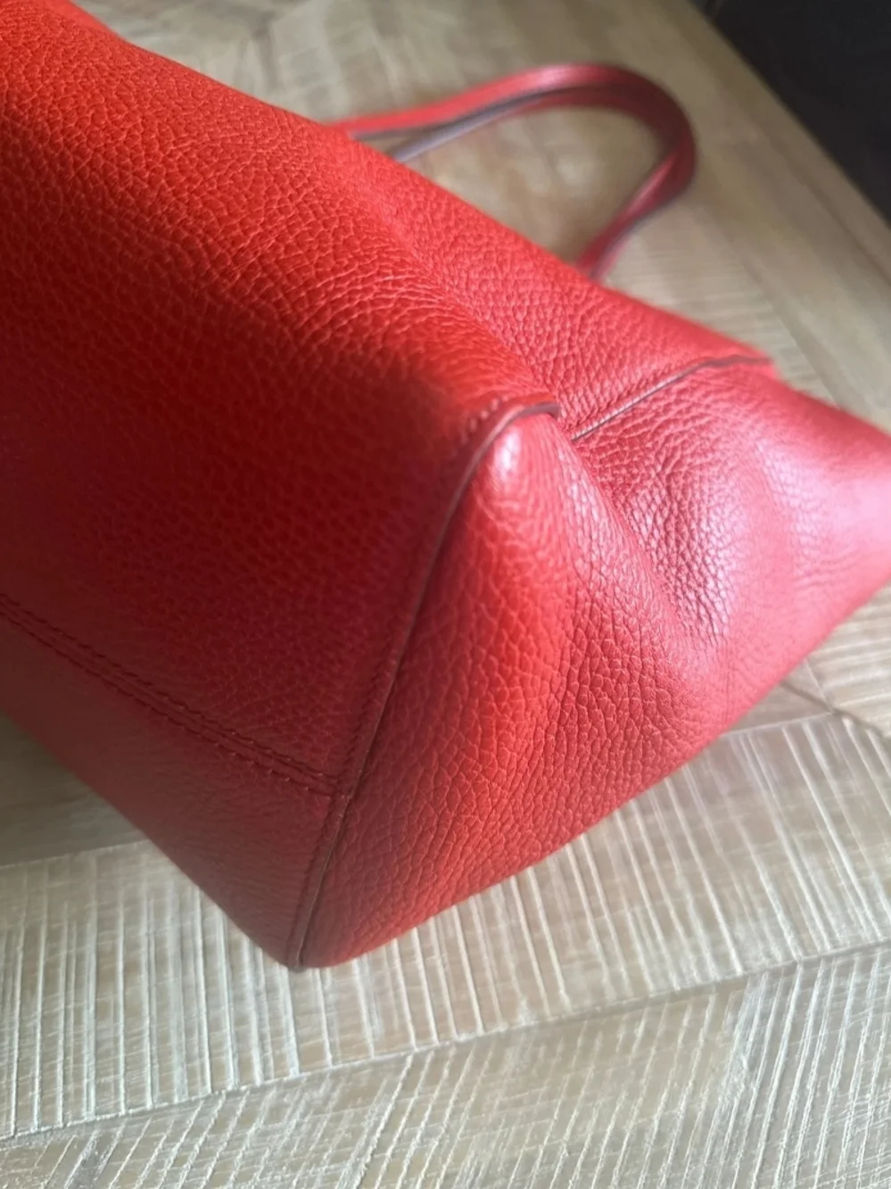 Authenticated Gucci Red Leather Large Swing Tote - Picture 4 of 14